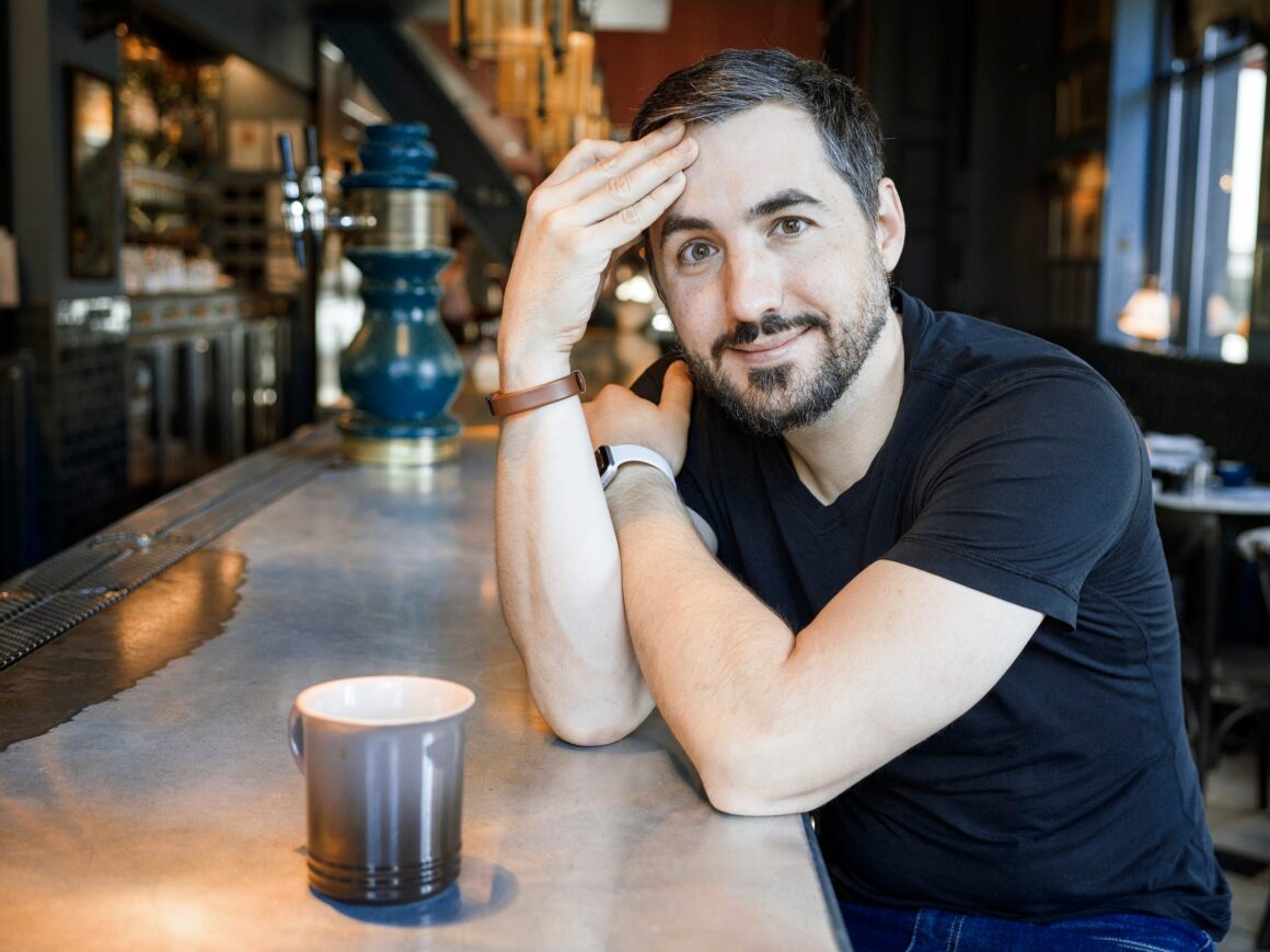 Kevin Rose, founder of Moonbirds, a set of owl images worth $165 million, lays out his investing strategy for digital art