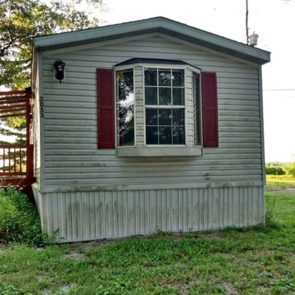 The (likely) fake listing of this decrepit house has an associated memecoin “For sale by owner” or $FSBO