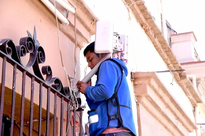 Man installing a helium outdoor hotspot device.