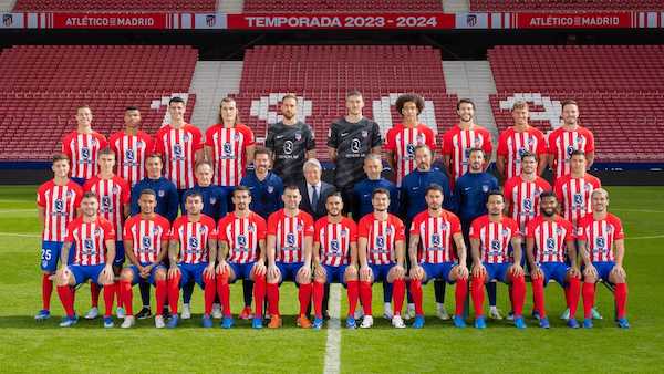 Atletico de Madrid’s official team picture for season 2023-2024, the fan tokenholder is between Koke and José María Giménez